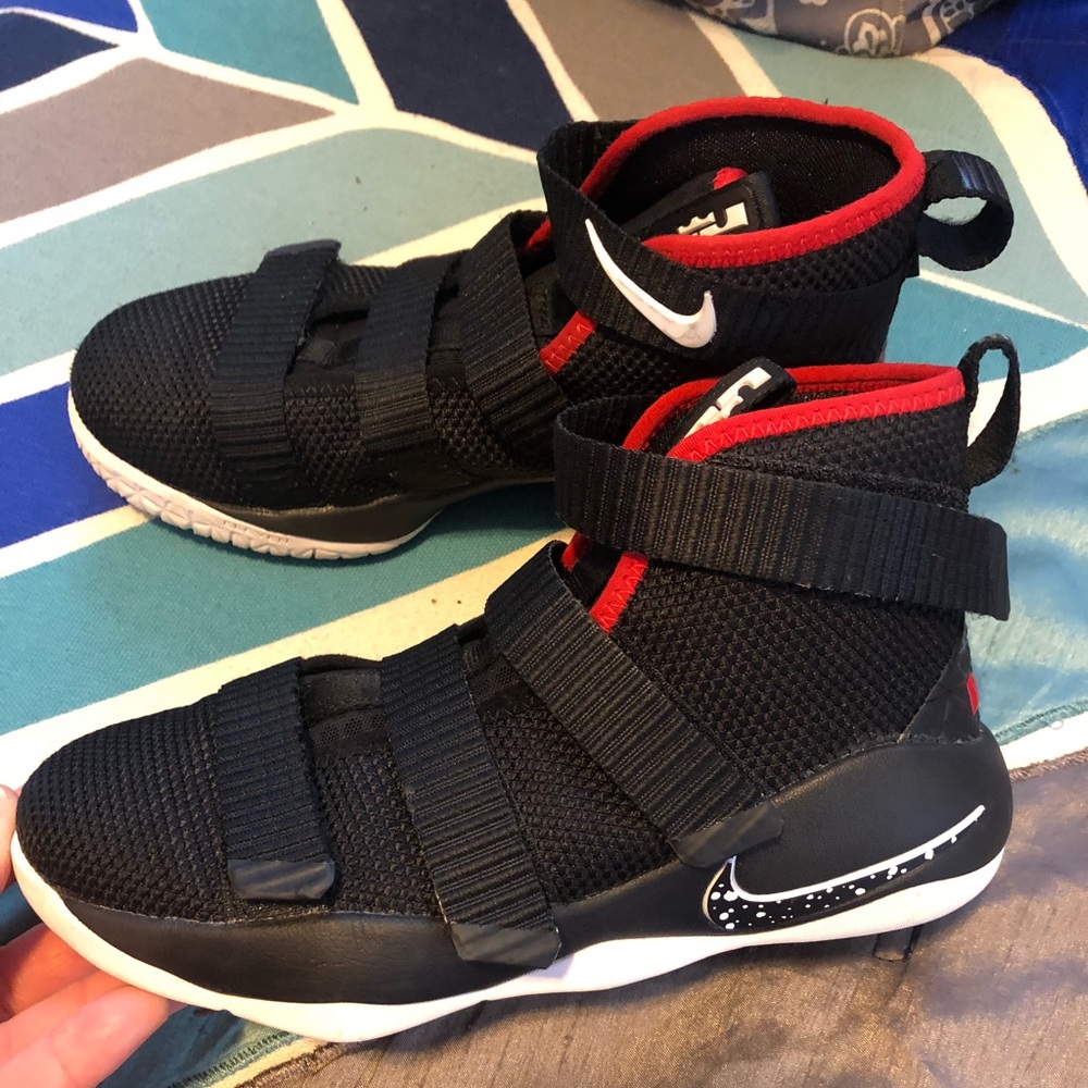 Lebron James Soldier Youth Kids size 1.5y